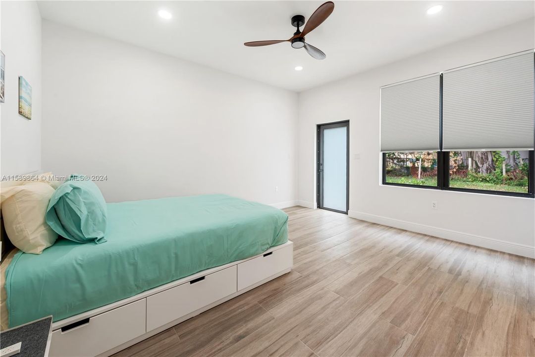 Recently Rented: $3,995 (3 beds, 3 baths, 3784 Square Feet)