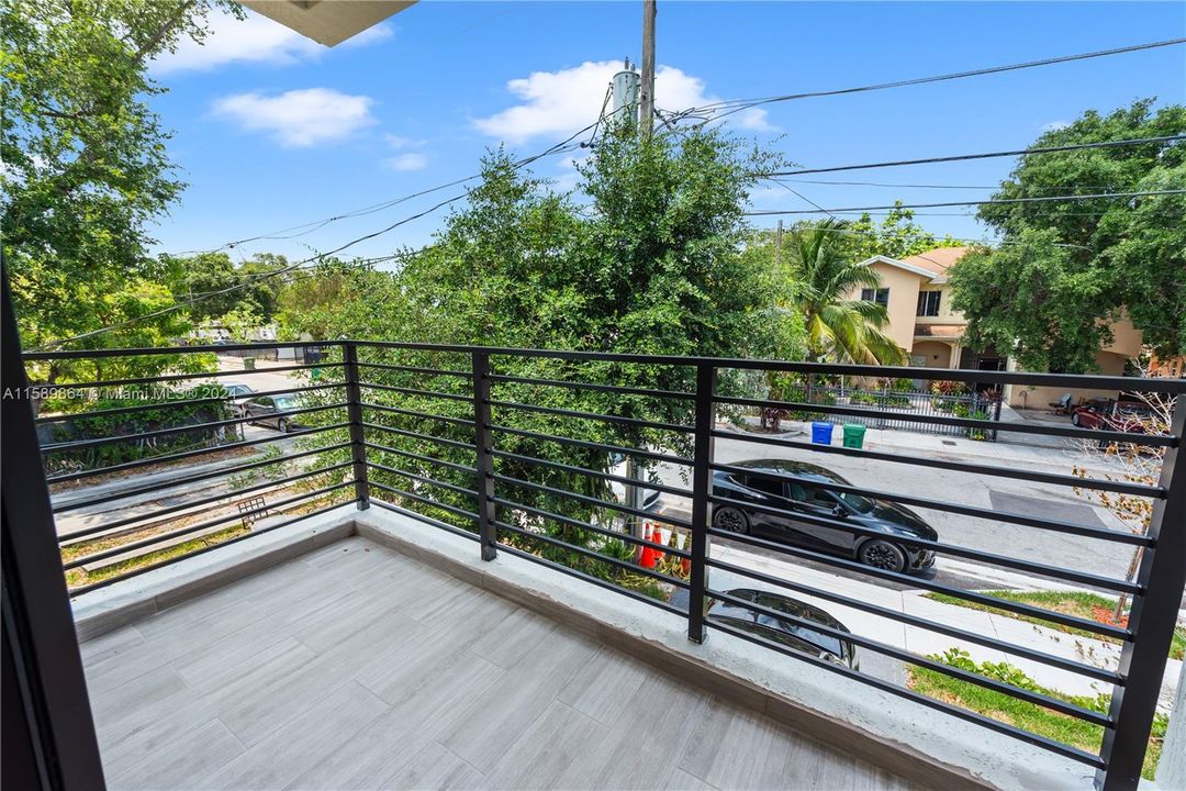 Recently Rented: $3,995 (3 beds, 3 baths, 3784 Square Feet)