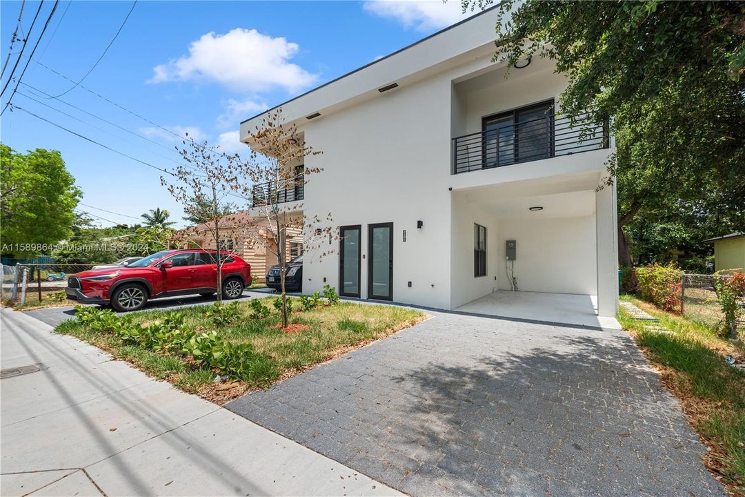 Recently Rented: $3,995 (3 beds, 3 baths, 3784 Square Feet)