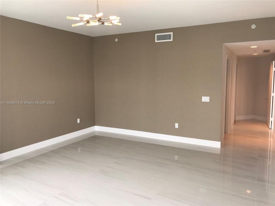 Active With Contract: $6,950 (2 beds, 1 baths, 1957 Square Feet)
