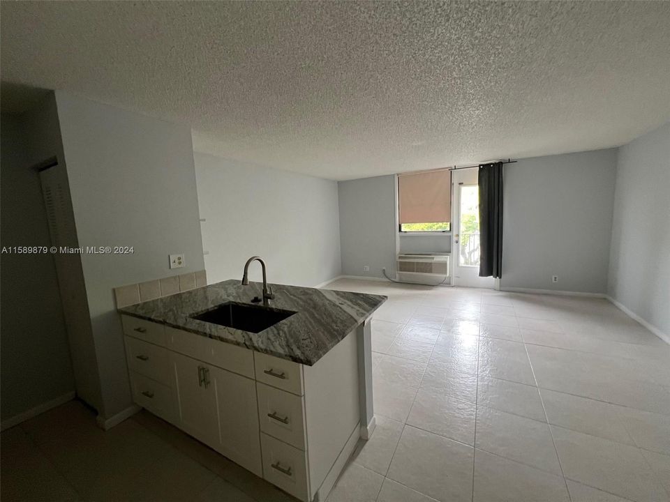 Active With Contract: $1,345 (1 beds, 1 baths, 468 Square Feet)