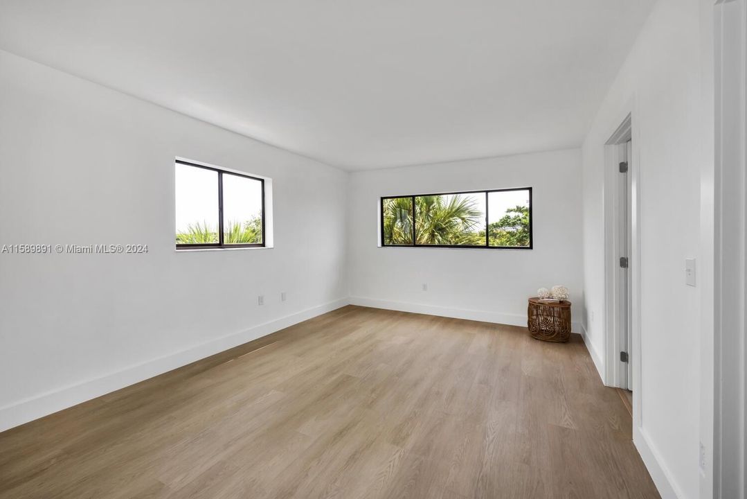 Active With Contract: $355,000 (3 beds, 2 baths, 1040 Square Feet)