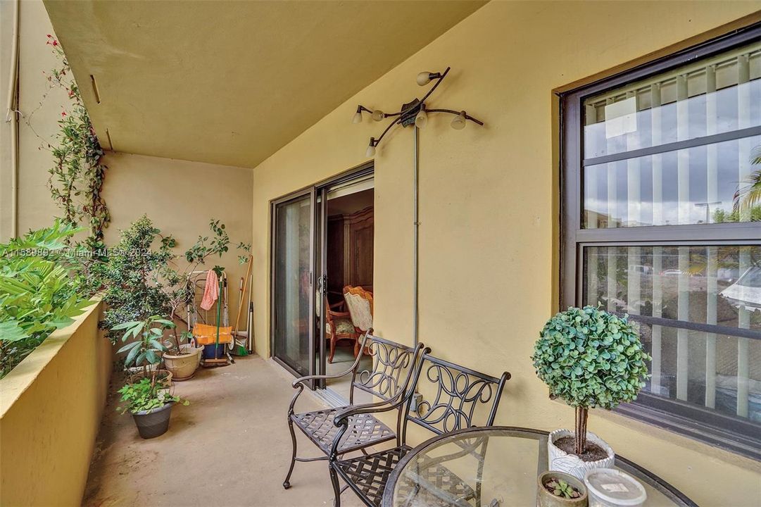 Active With Contract: $295,000 (2 beds, 2 baths, 1010 Square Feet)