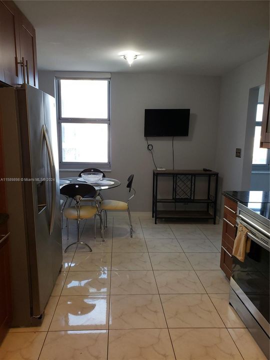 For Rent: $4,000 (2 beds, 2 baths, 1600 Square Feet)