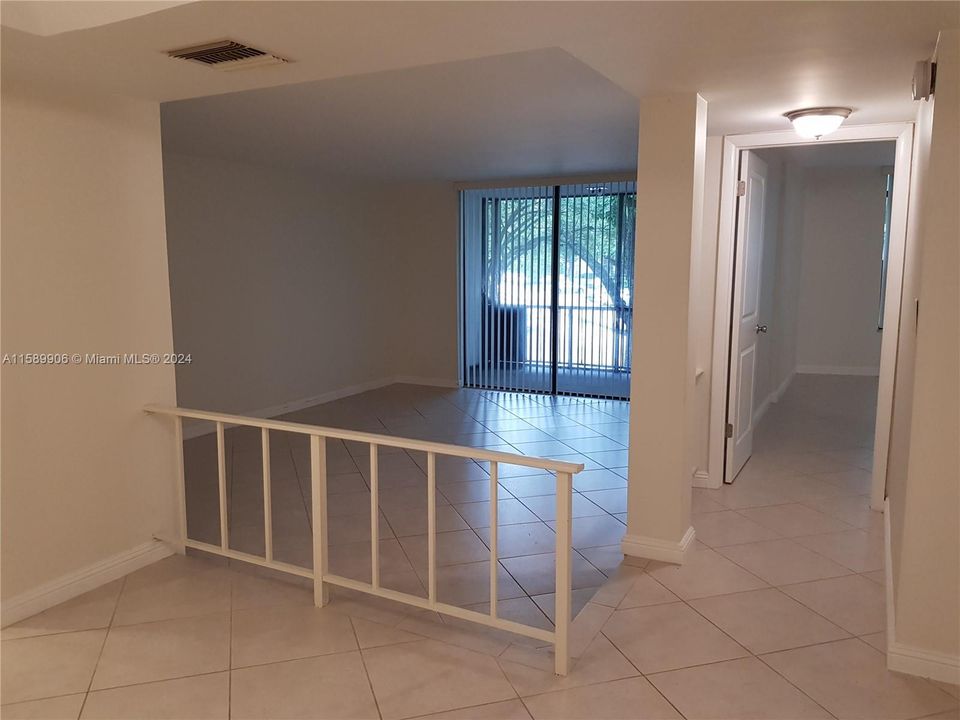 For Sale: $159,900 (1 beds, 1 baths, 800 Square Feet)