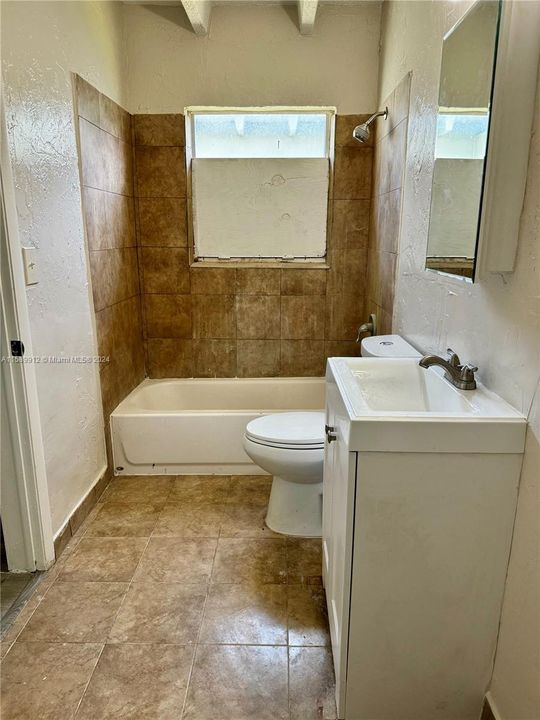 Active With Contract: $1,875 (2 beds, 1 baths, 1320 Square Feet)