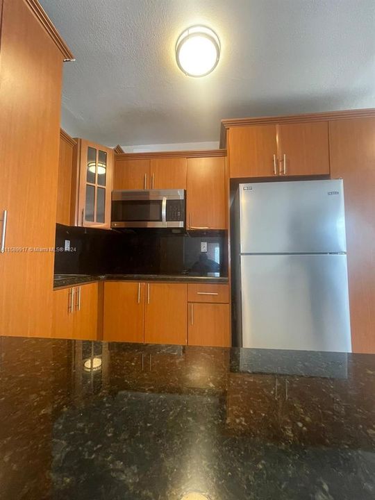 For Sale: $225,000 (1 beds, 1 baths, 493 Square Feet)