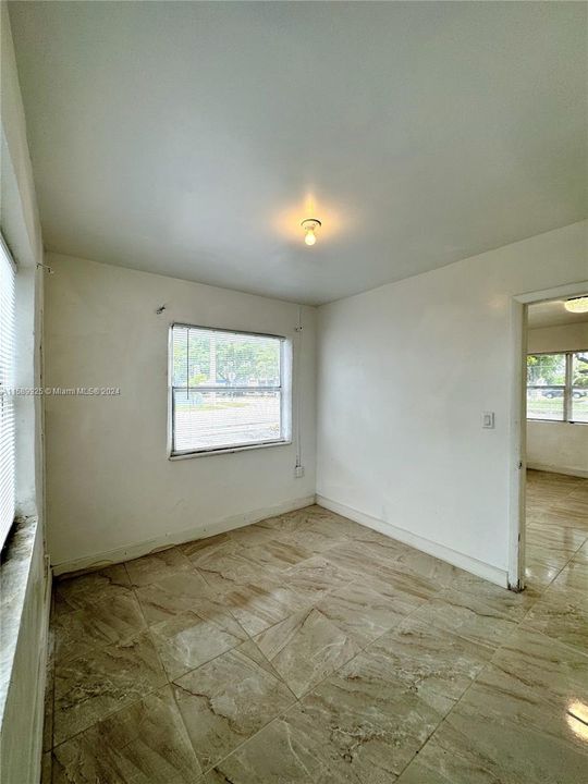 For Rent: $2,550 (2 beds, 1 baths, 800 Square Feet)