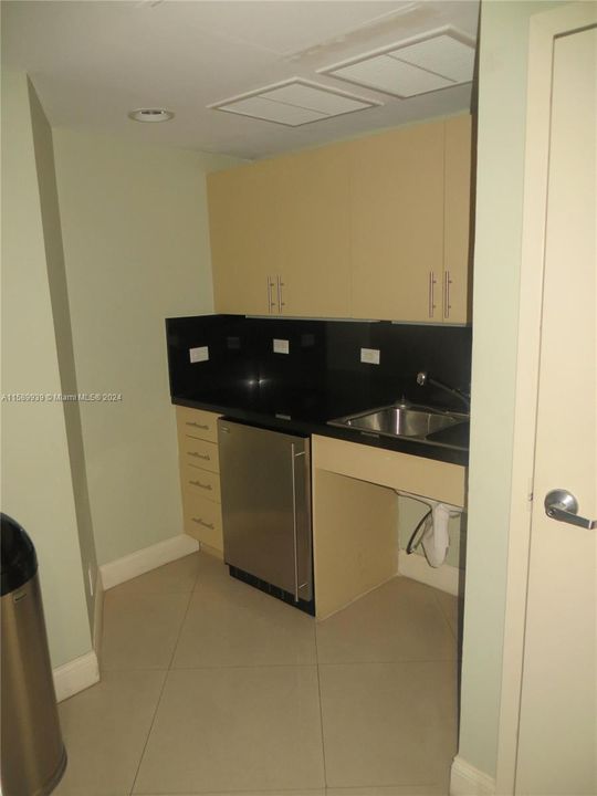 For Rent: $2,100 (1 beds, 1 baths, 603 Square Feet)