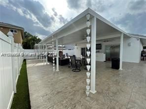Active With Contract: $3,500 (3 beds, 2 baths, 1263 Square Feet)