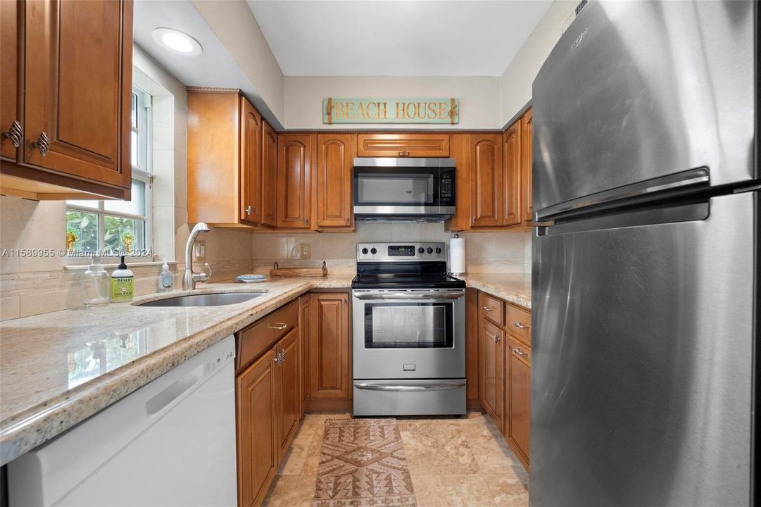 For Sale: $335,000 (2 beds, 1 baths, 1096 Square Feet)