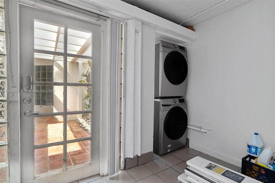 Detached Laundry Room