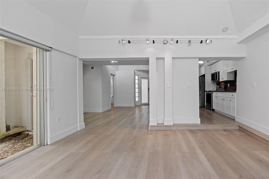 最近租的: $4,500 (3 贝兹, 3 浴室, 3450 平方英尺)