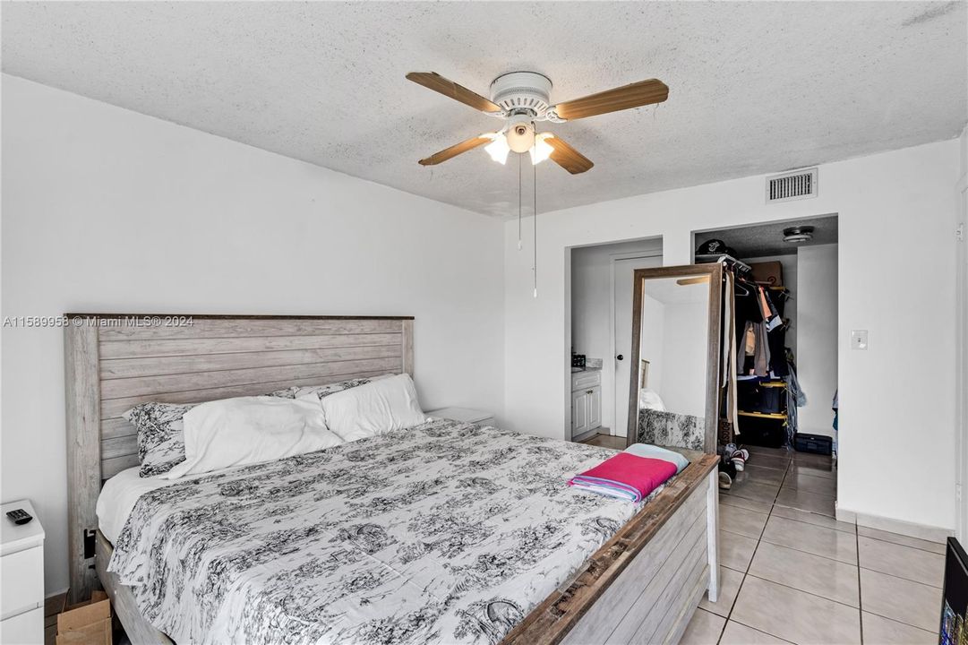 For Sale: $295,000 (2 beds, 2 baths, 796 Square Feet)
