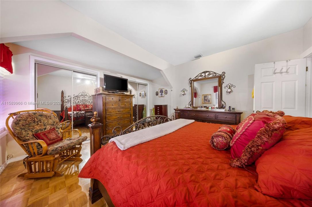 En Venta: $1,100,000 (4 camas, 2 baños, 937 Pies cuadrados)