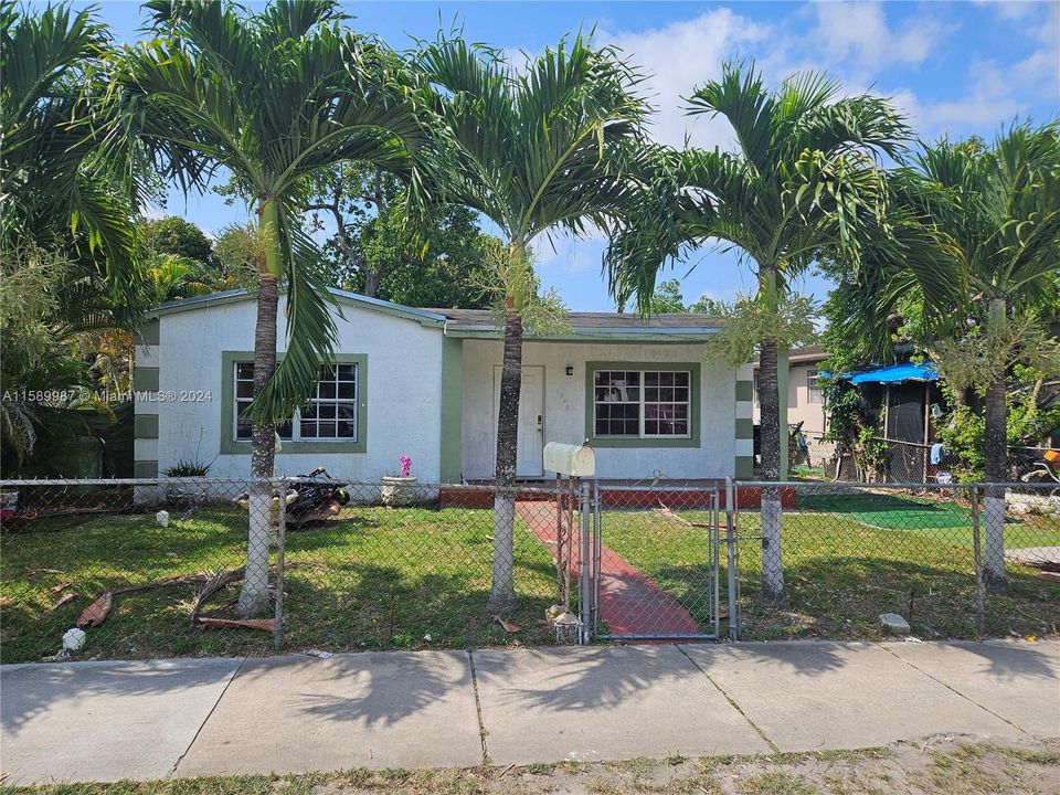 Recently Sold: $320,000 (3 beds, 1 baths, 1104 Square Feet)