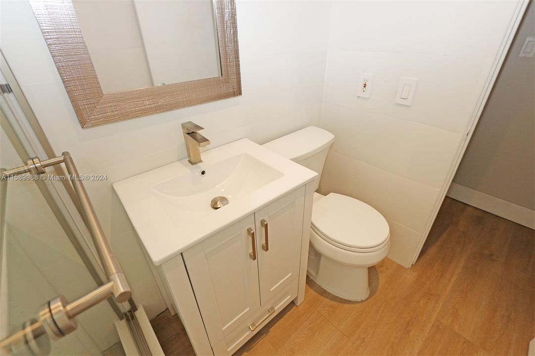 Active With Contract: $2,500 (1 beds, 1 baths, 700 Square Feet)