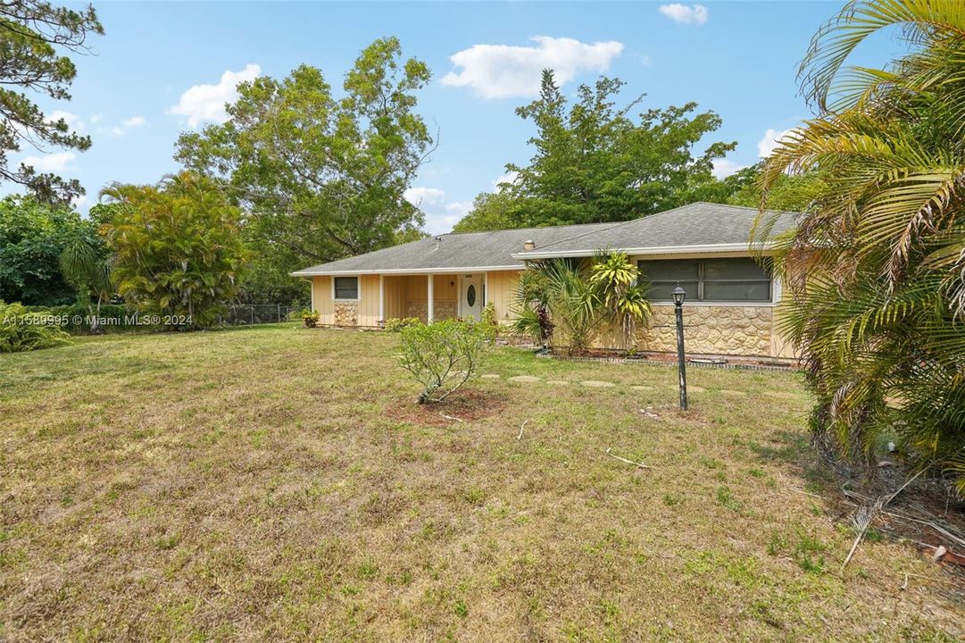 For Sale: $569,900 (3 beds, 2 baths, 1968 Square Feet)