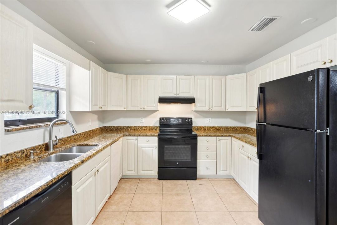 For Sale: $569,900 (3 beds, 2 baths, 1968 Square Feet)