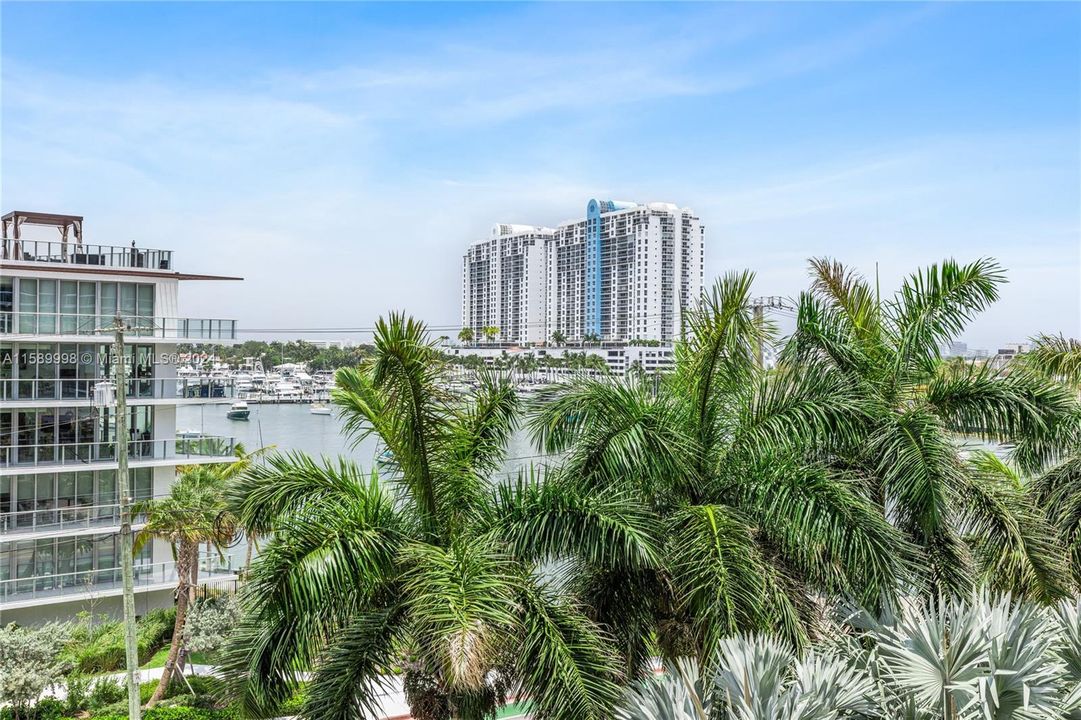 For Sale: $1,750,000 (2 beds, 2 baths, 1477 Square Feet)