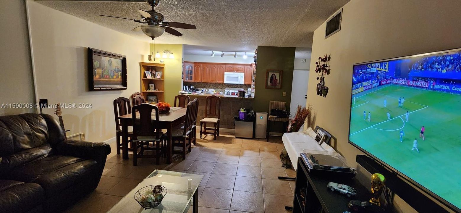 For Sale: $185,000 (2 beds, 1 baths, 1075 Square Feet)