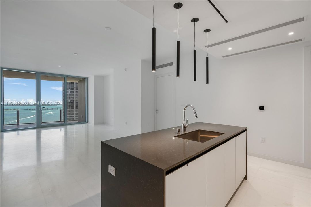 Active With Contract: $3,500,000 (2 beds, 3 baths, 1699 Square Feet)