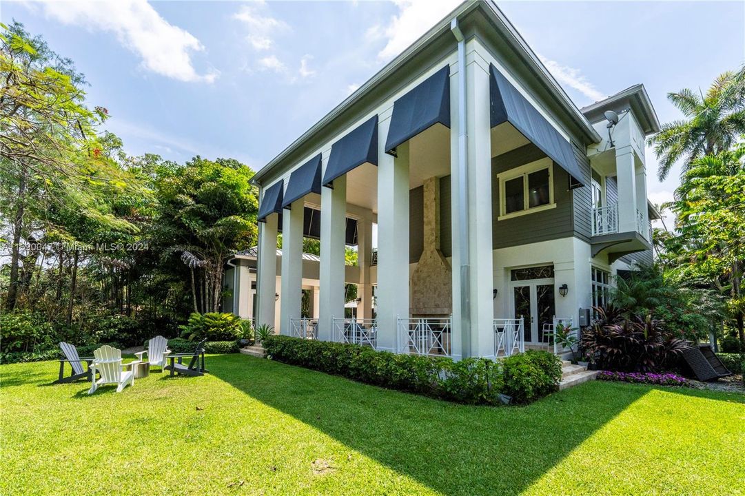 Vendido Recientemente: $3,350,000 (6 camas, 6 baños, 9220 Pies cuadrados)