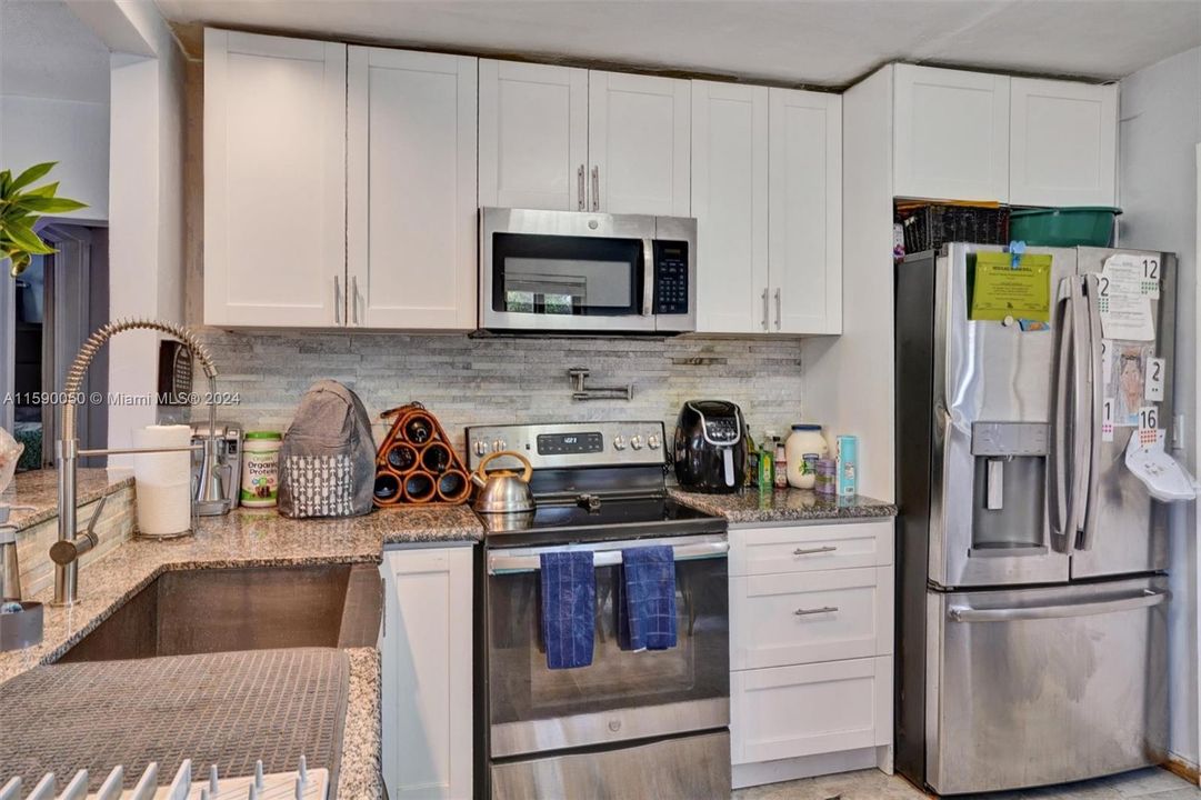 For Sale: $398,000 (2 beds, 1 baths, 780 Square Feet)