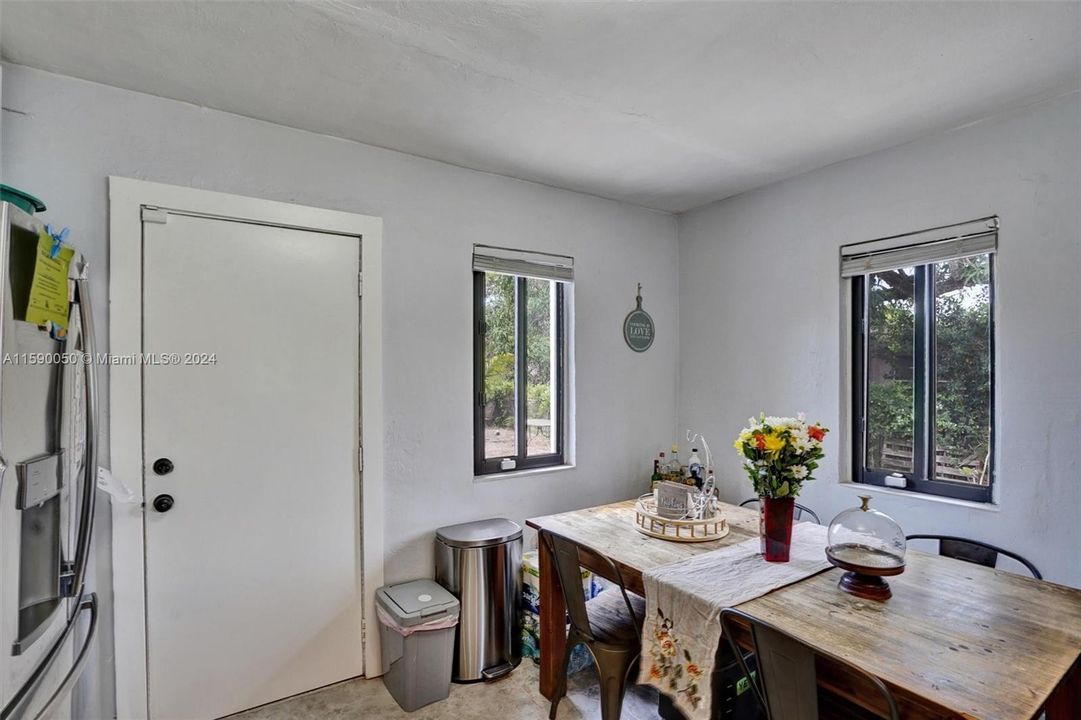 For Sale: $398,000 (2 beds, 1 baths, 780 Square Feet)