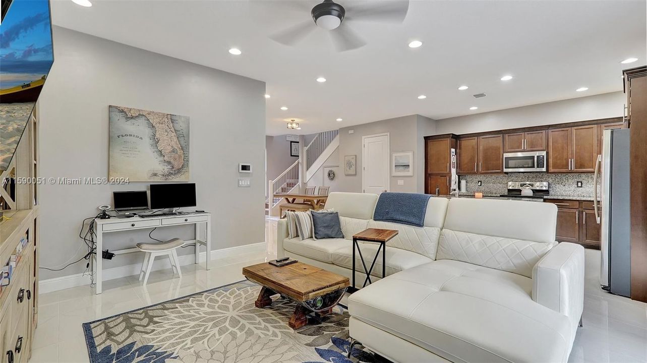 Active With Contract: $3,300 (3 beds, 2 baths, 1692 Square Feet)
