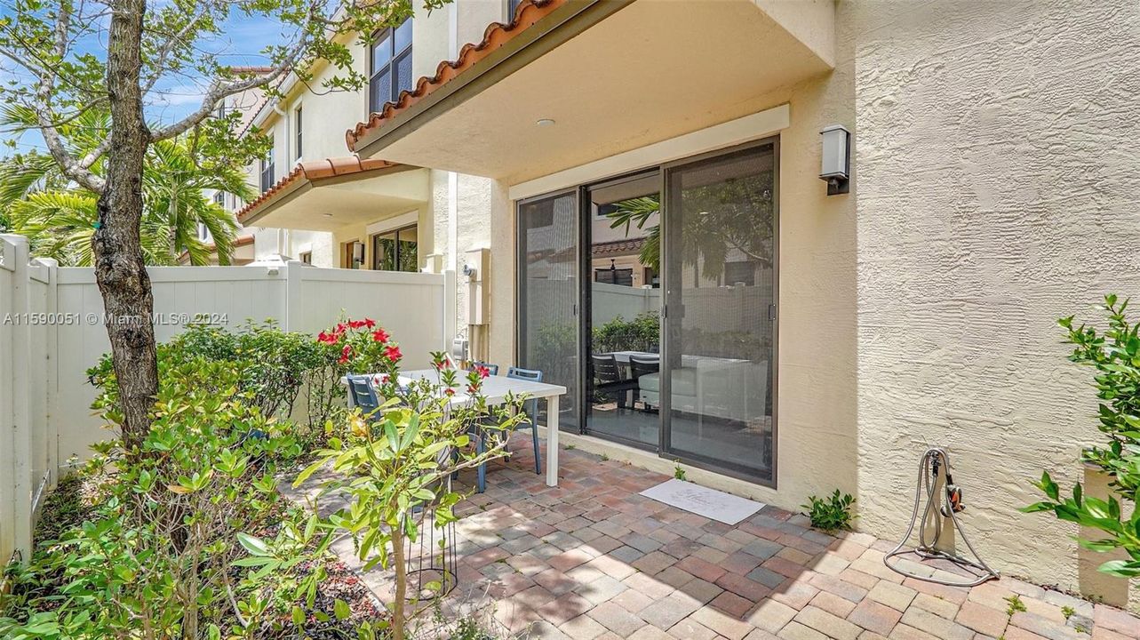 Active With Contract: $3,300 (3 beds, 2 baths, 1692 Square Feet)