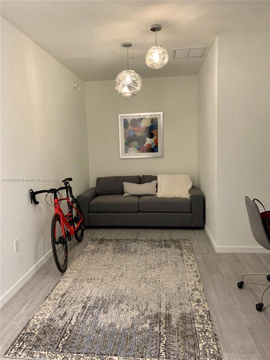 For Sale: $1,150,000 (1 beds, 2 baths, 1019 Square Feet)