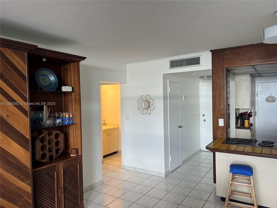 Recently Rented: $2,250 (1 beds, 1 baths, 726 Square Feet)