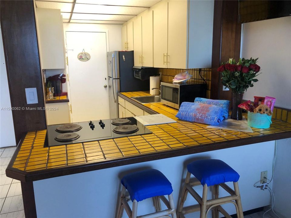 Recently Rented: $2,250 (1 beds, 1 baths, 726 Square Feet)