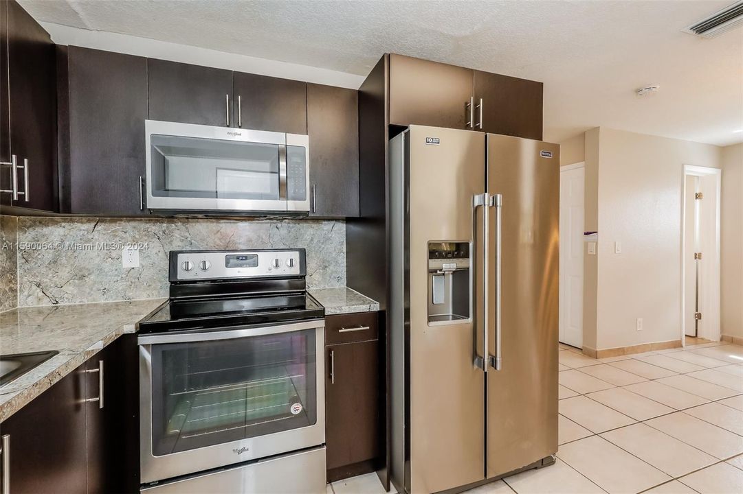 Active With Contract: $2,495 (3 beds, 2 baths, 1311 Square Feet)