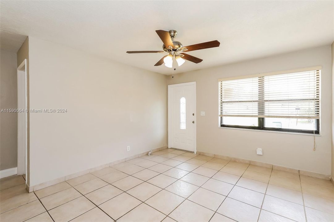 Recently Rented: $2,495 (3 beds, 2 baths, 1311 Square Feet)