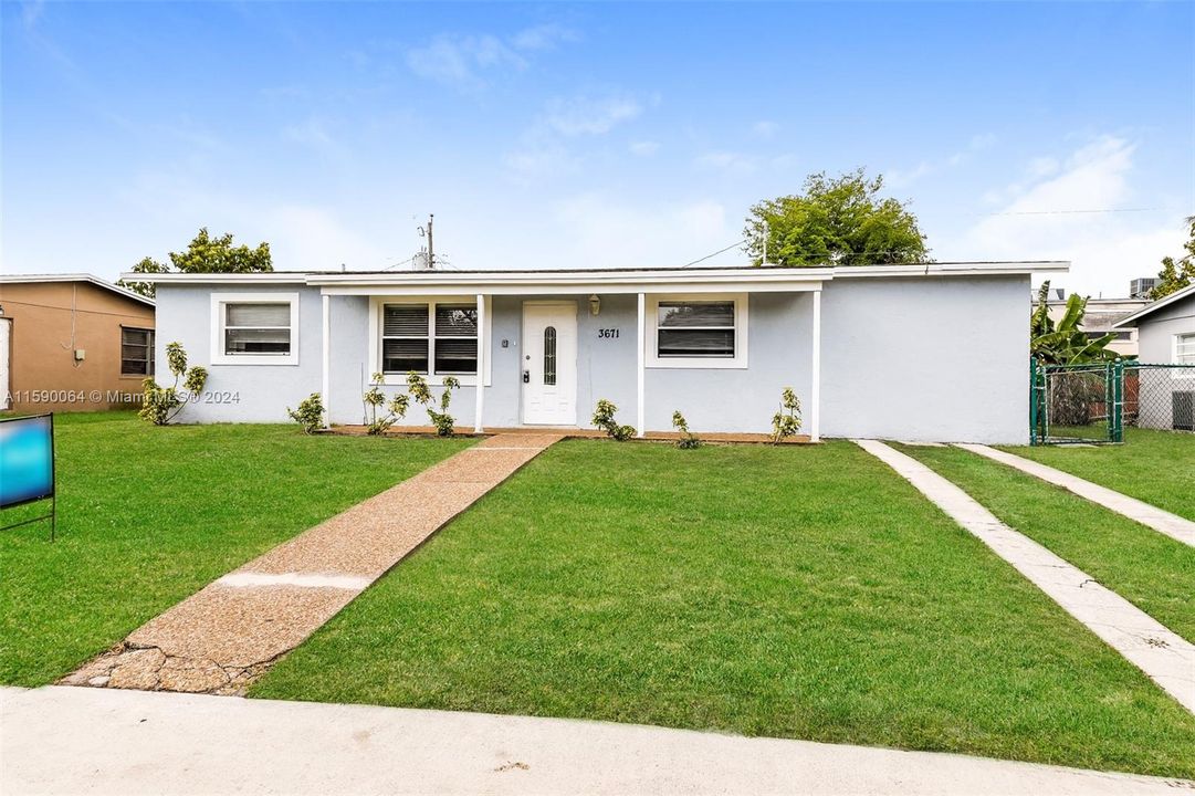 Active With Contract: $2,495 (3 beds, 2 baths, 1311 Square Feet)