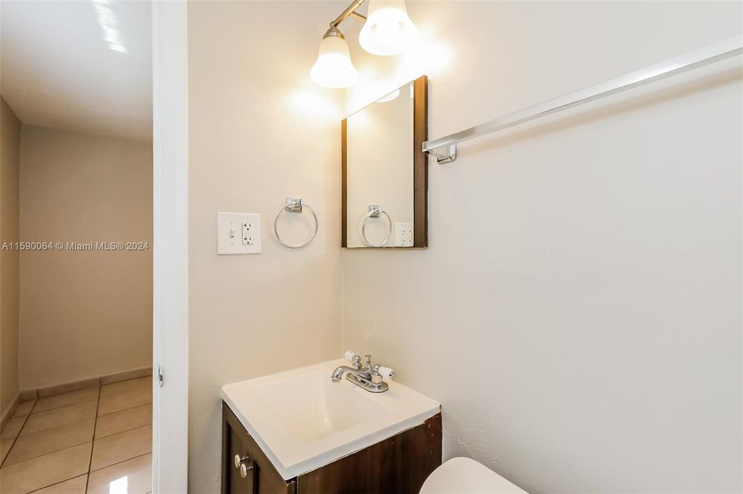 Active With Contract: $2,495 (3 beds, 2 baths, 1311 Square Feet)