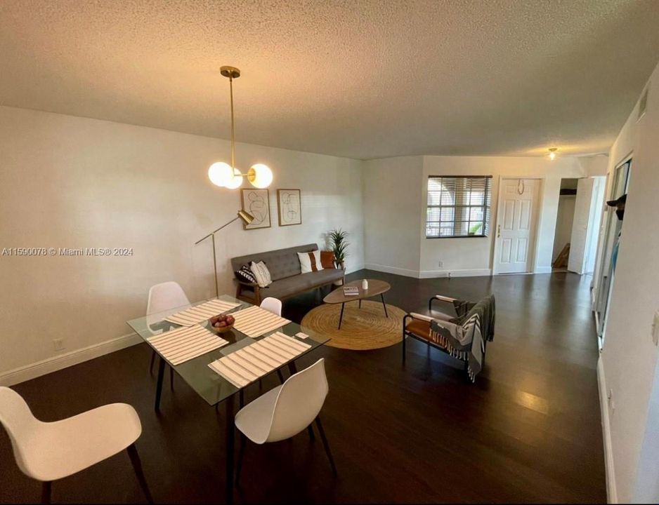 For Sale: $269,900 (2 beds, 1 baths, 770 Square Feet)