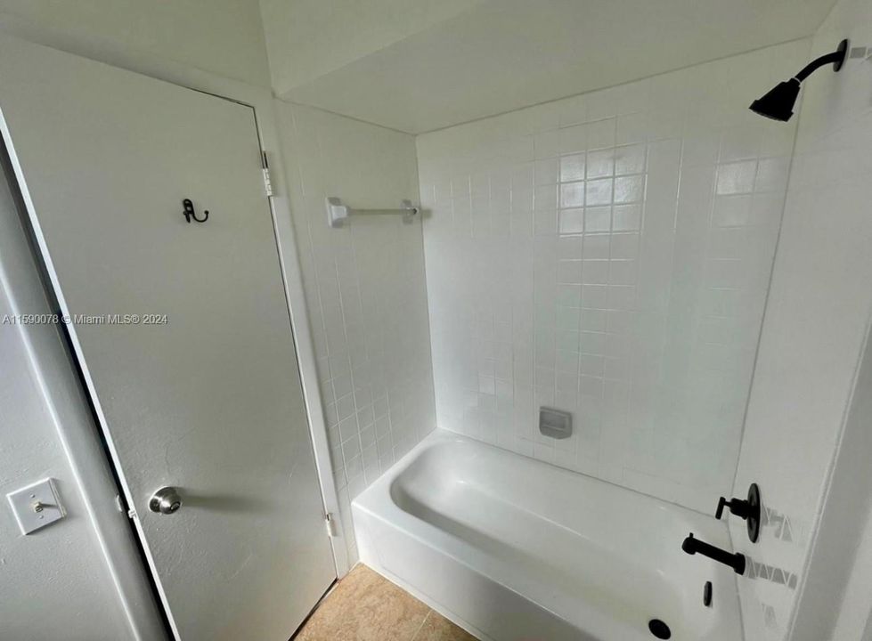 待售: $269,900 (2 贝兹, 1 浴室, 770 平方英尺)
