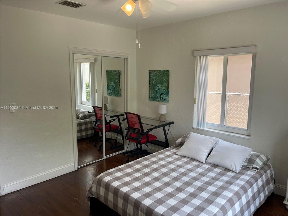 Recently Rented: $3,300 (2 beds, 1 baths, 1406 Square Feet)