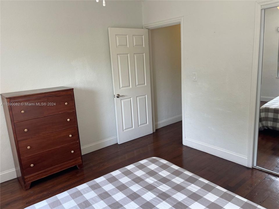 Недавно арендовано: $3,300 (2 спален, 1 ванн, 1406 Квадратных фут)