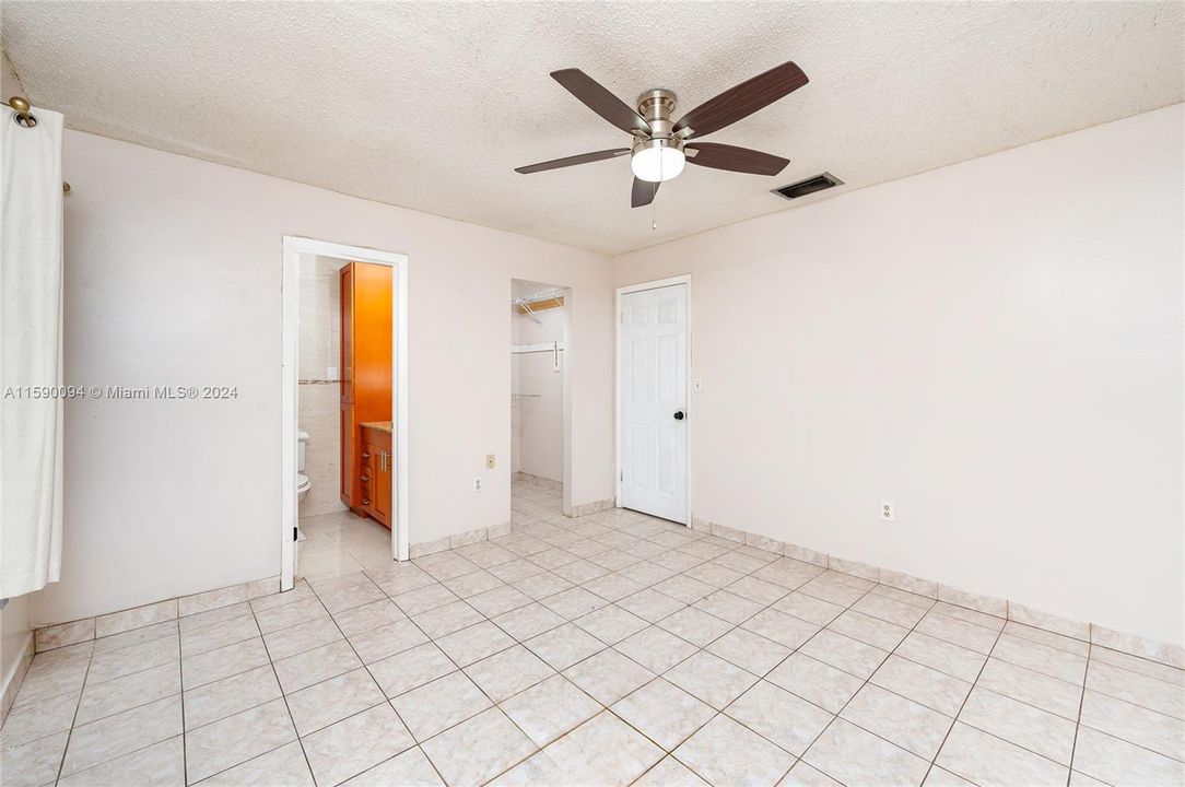 Recently Rented: $3,200 (4 beds, 2 baths, 1367 Square Feet)