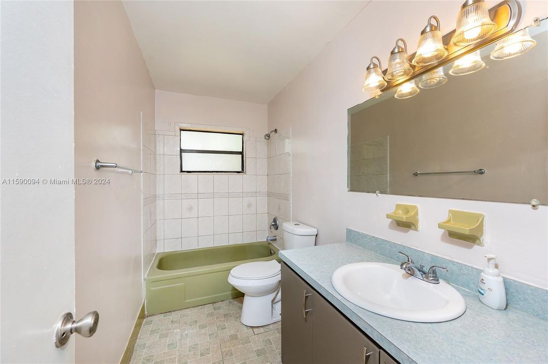 最近租的: $3,200 (4 贝兹, 2 浴室, 1367 平方英尺)