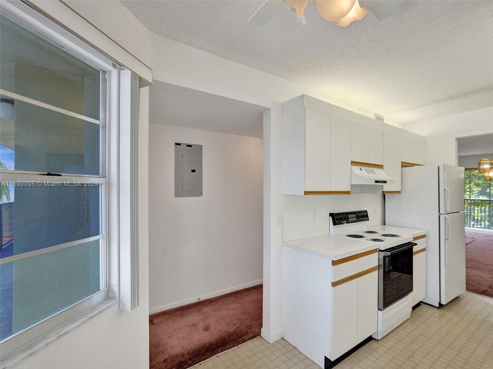 For Sale: $190,000 (2 beds, 2 baths, 1052 Square Feet)