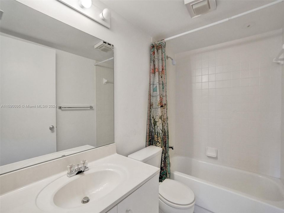 For Sale: $190,000 (2 beds, 2 baths, 1052 Square Feet)