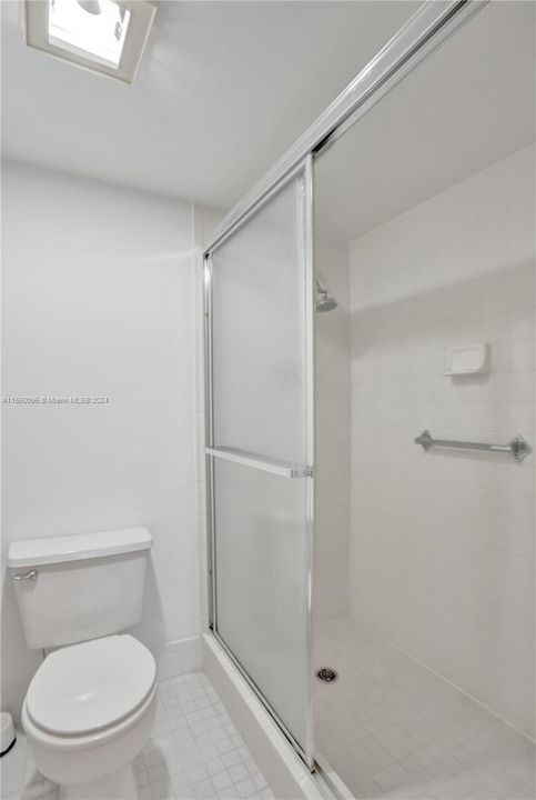 待售: $190,000 (2 贝兹, 2 浴室, 1052 平方英尺)