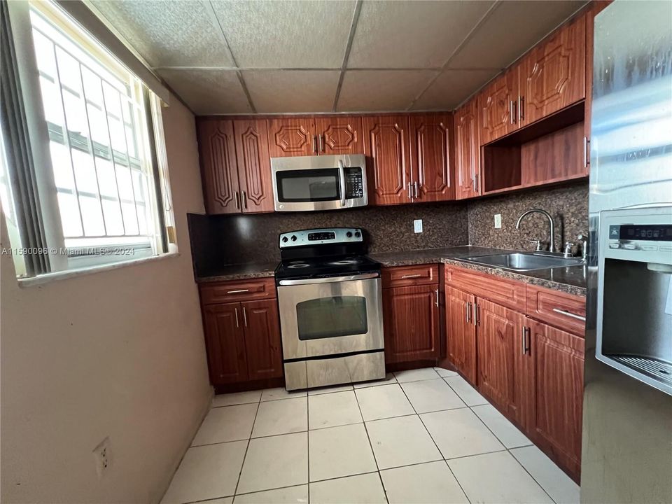 For Rent: $1,550 (1 beds, 1 baths, 840 Square Feet)