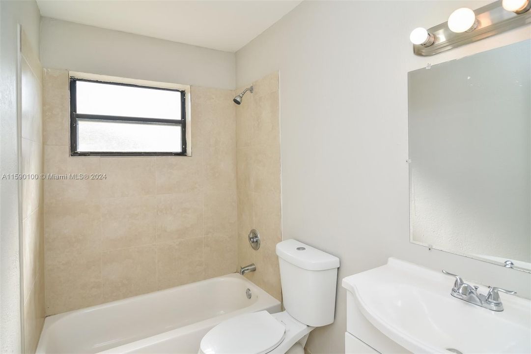最近租的: $2,570 (4 贝兹, 2 浴室, 1225 平方英尺)
