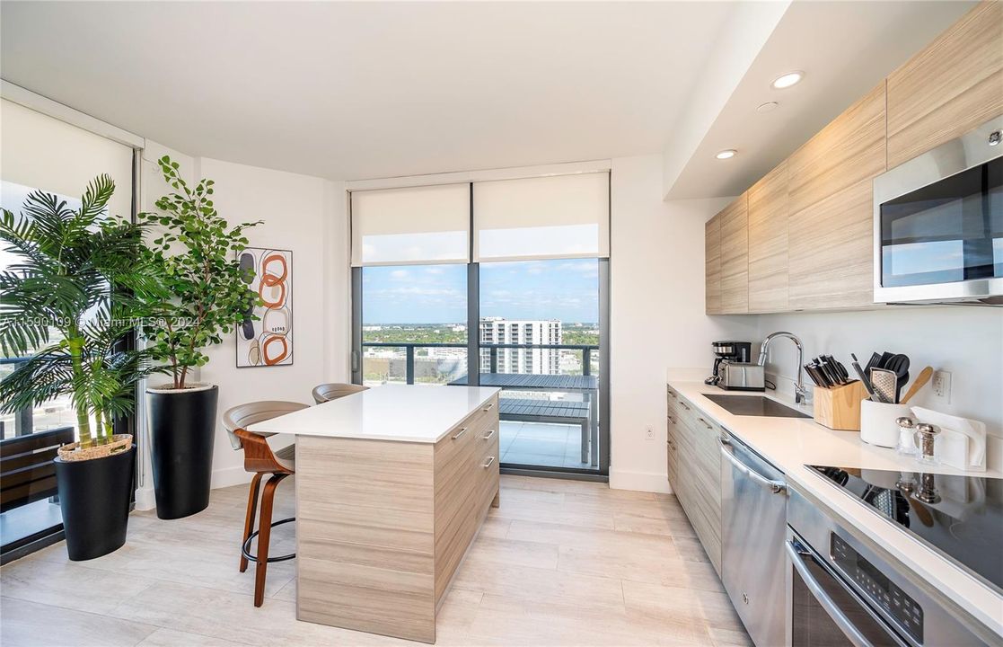 For Sale: $750,000 (2 beds, 2 baths, 864 Square Feet)